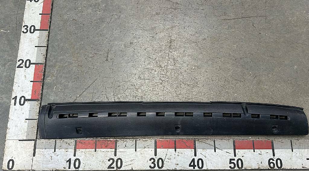 Накладка панели приборов правая б/у