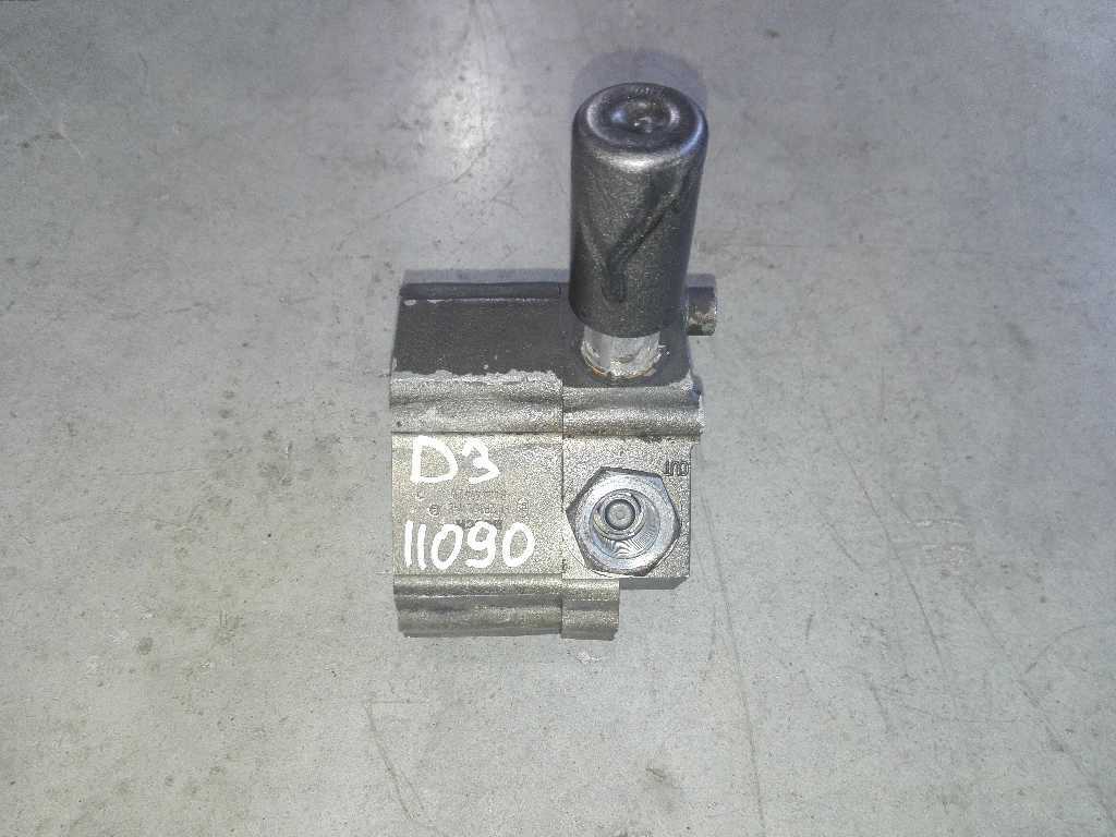 Топливный насос низкого давления MX300 б/у