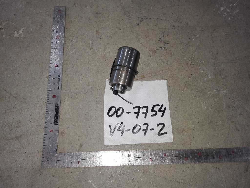 Втулка промежуточной шестерни грм D13 б/у