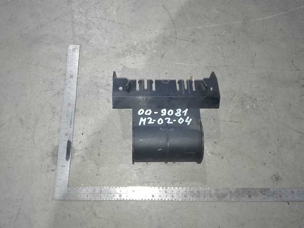 Крепление накладки стабилизатора кабины б/у