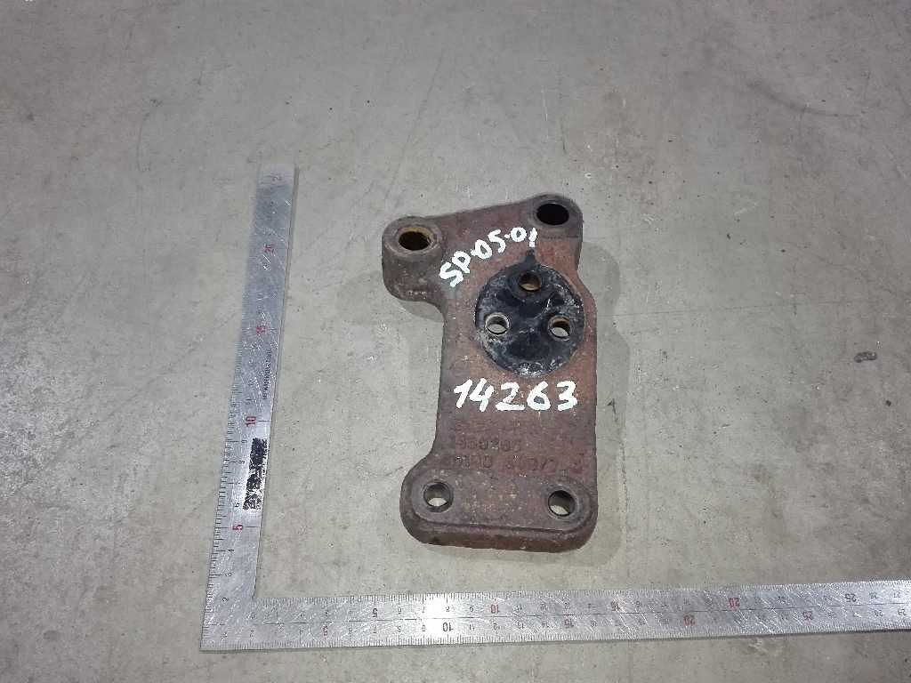 Кронштейн подушки двигателя правый DC1104 б/у